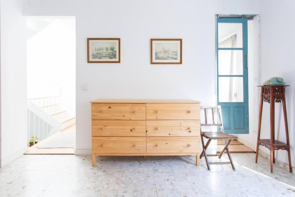 Town House With Rooftop Terrace Vakantiehuis Sevilla