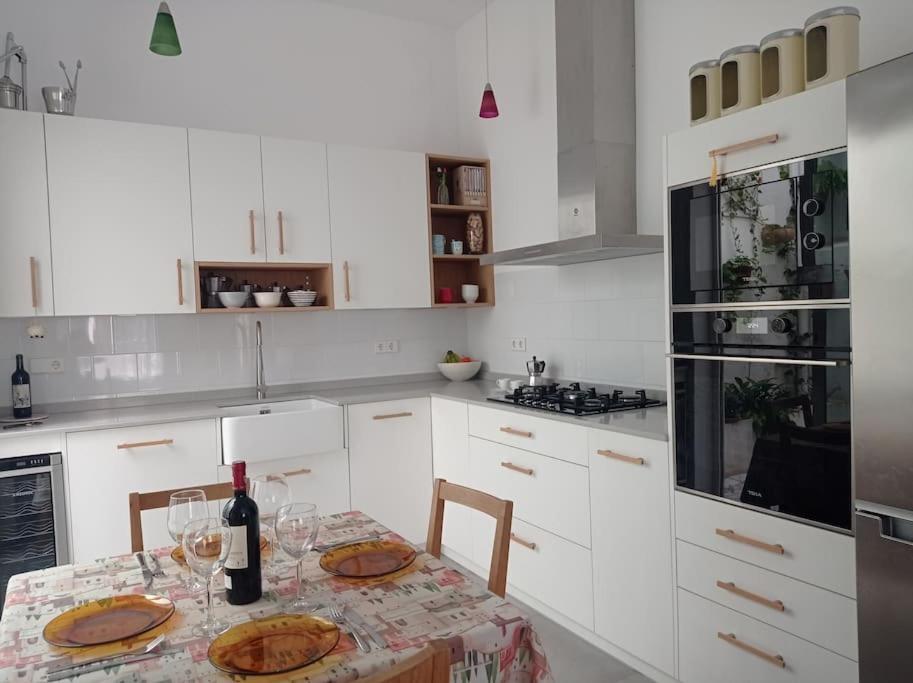 Hébergement de vacances Town House With Rooftop Terrace *