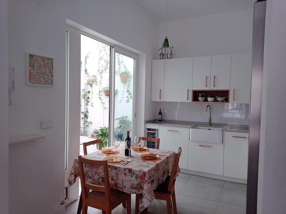 Town House With Rooftop Terrace Séville
